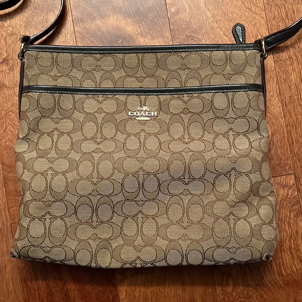 Coach Bag - Picture 2 of 6